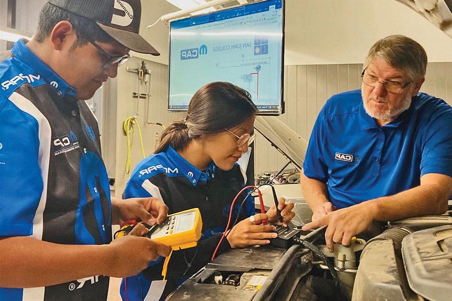 Students in the Mopar Chrysler Automotive Program at SJC